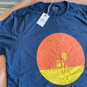 Brand new with tags 🏷 dark blue tee